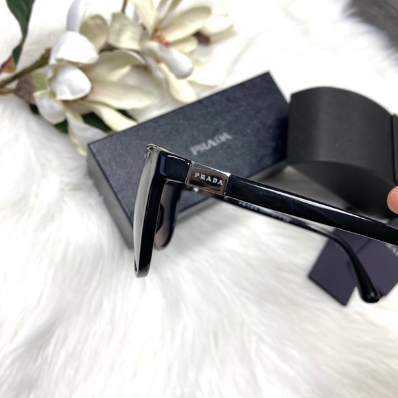 🕶😎 PRADA Sunglasses 😎🕶 - Picture 7 of 15